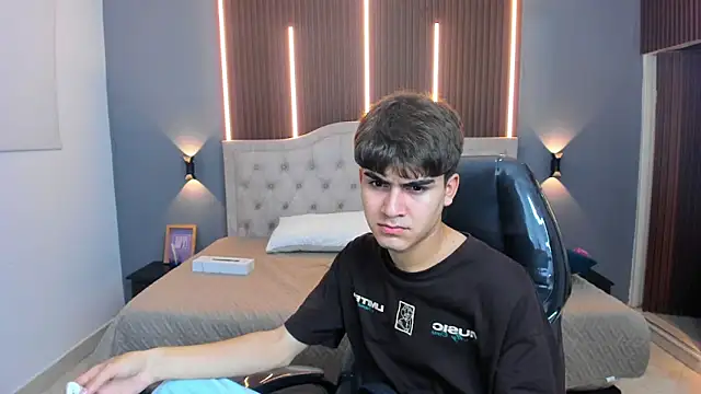 Tommy18__ live sex cam