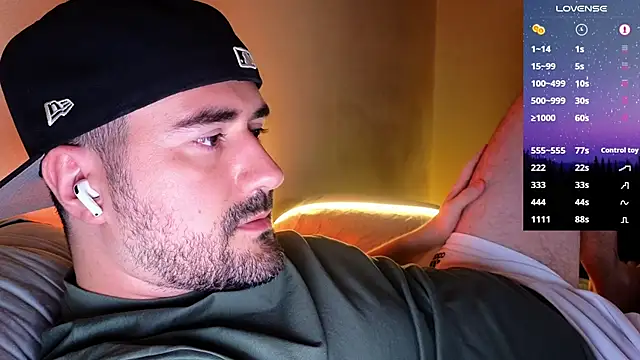 DominantTheo live sex cam