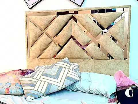 ZaraRousse's cam snapshot