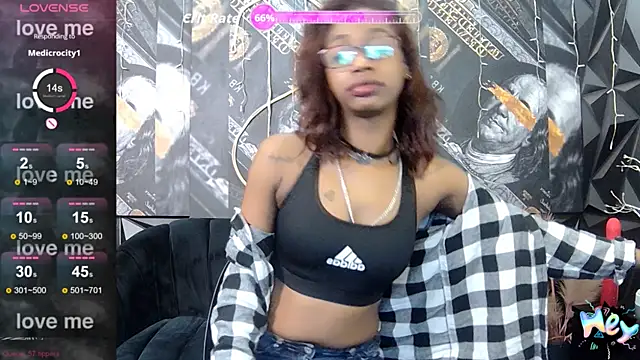 Lilmisbaddyxxx's cam snapshot