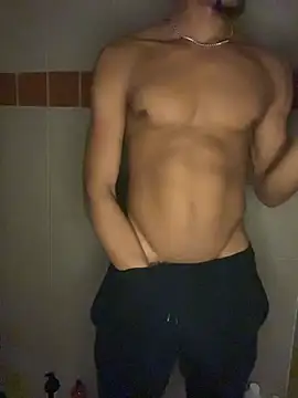 TRILLAHUNG live sex cam