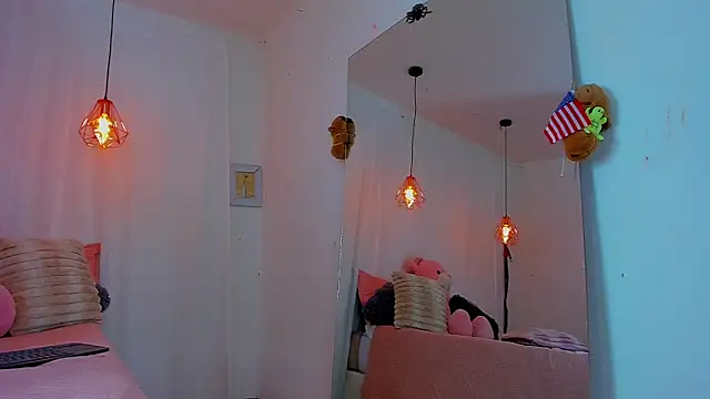 Lori_Evanss's cam snapshot