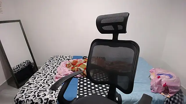 present_the_magic's cam snapshot