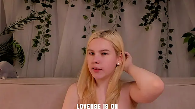 ElizSpieth's cam snapshot