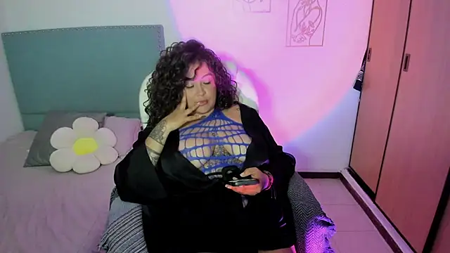 bigbooty-30's cam snapshot