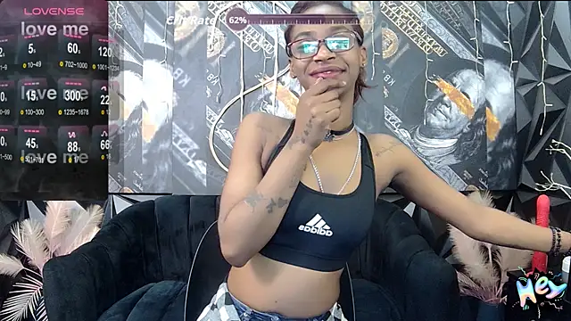 Lilmisbaddyxxx's cam snapshot