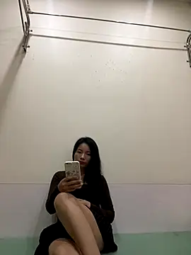 Bee_Yellow00's cam snapshot