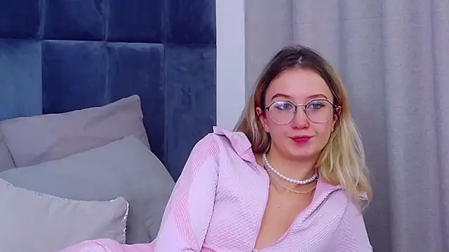 MaeLili's cam snapshot