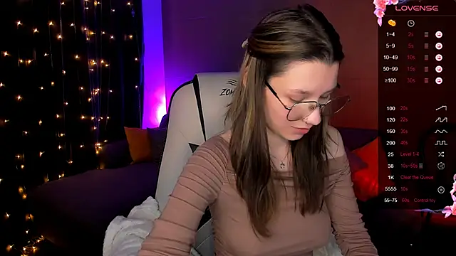 LinaBlossom_'s cam snapshot