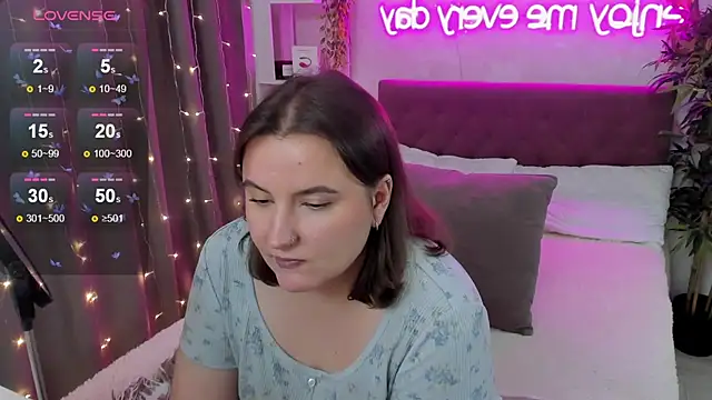 FeralPeach's cam snapshot