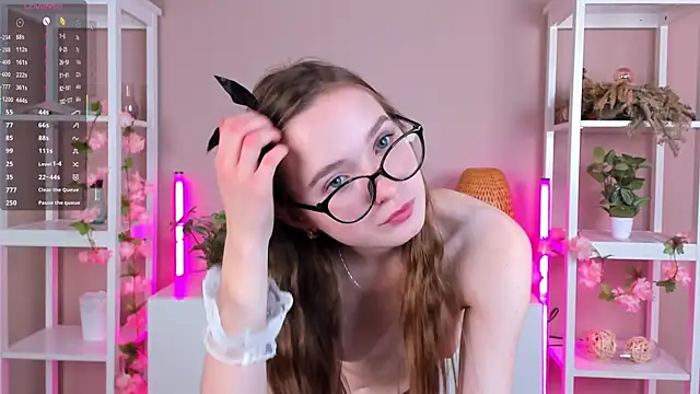 LittleCutieSandy's cam snapshot