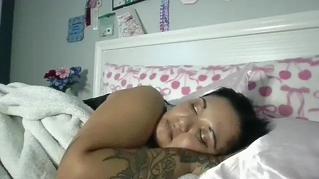 tattedlatina's cam snapshot