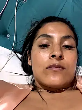 Cami_Leon2's cam snapshot