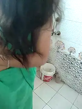 BigBustyRuhi's cam snapshot