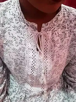 pari_rani7's cam snapshot