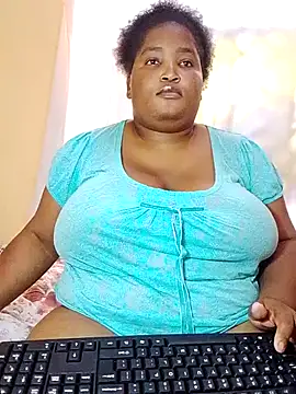 MassiveBoobsxxxx's cam snapshot