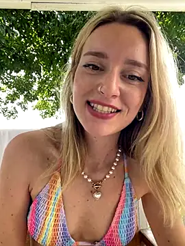 SirenaBelle live sex cam