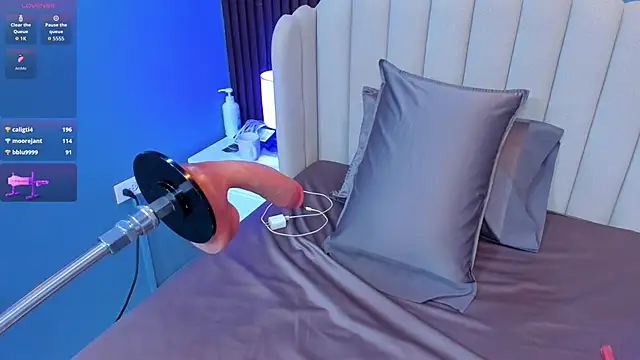 Violet_Throat's cam snapshot