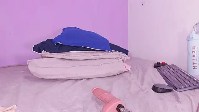 vale_ross_'s cam snapshot