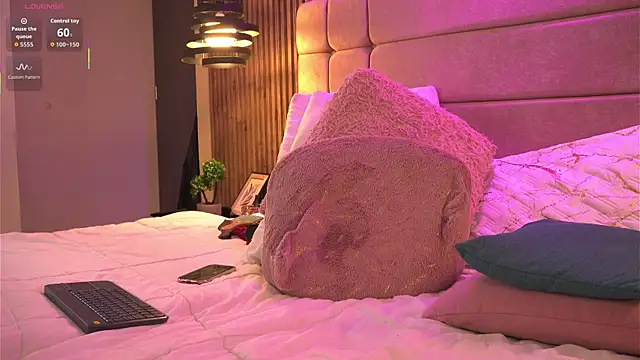 Chloe_Cherry21 live sex cam