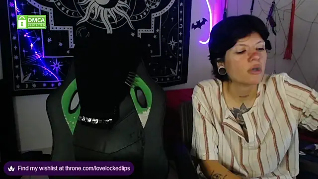 lovelockedlips's cam snapshot