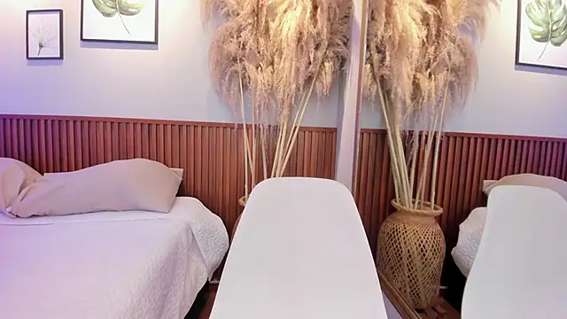 MIAROGGERS's cam snapshot