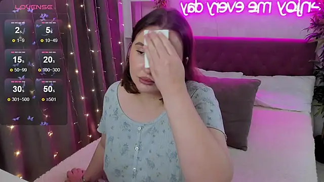 FeralPeach's cam snapshot