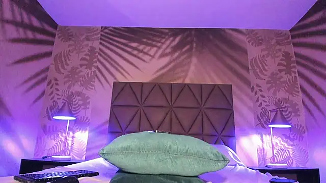 Maxim-Walker live sex cam