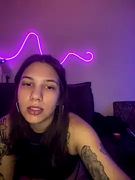 Hannahinfame live sex cam