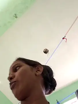 Hotty-Nidhi's cam snapshot