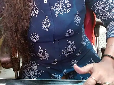 LovingPihu's cam snapshot