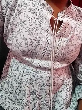 pari_rani7's cam snapshot