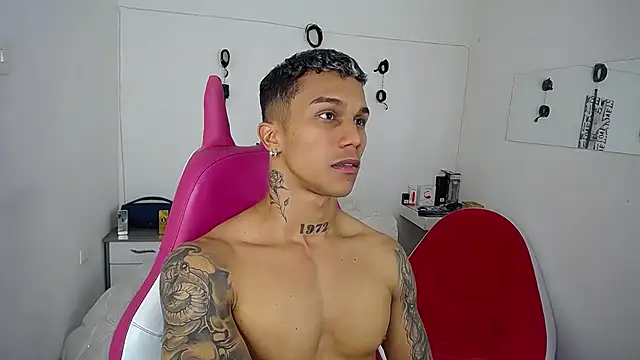 Leonard_Price live sex cam