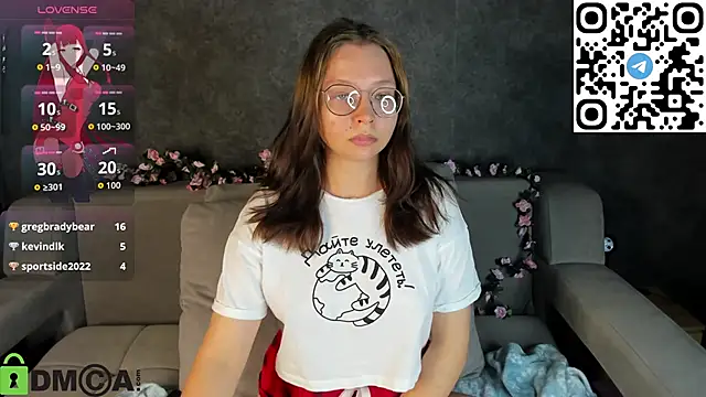 Nuura_Moore's cam snapshot