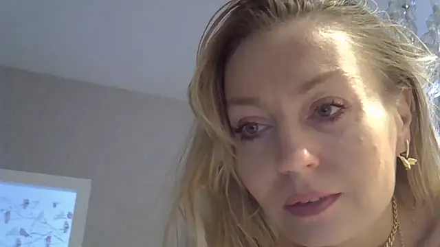 ZarinaSwift's cam snapshot