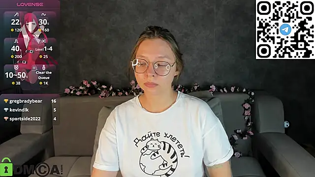 Nuura_Moore's cam snapshot