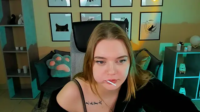 LisaMitchell's cam snapshot