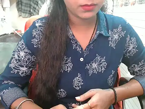 LovingPihu's cam snapshot