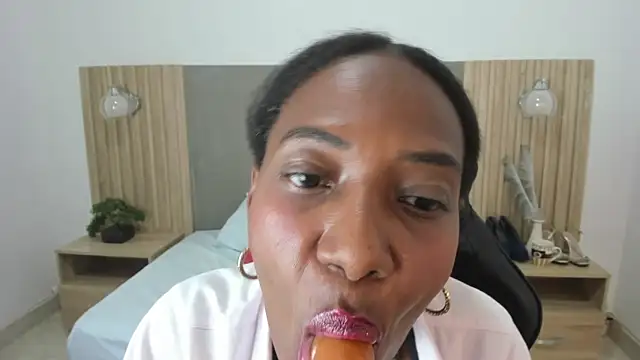 coral15_'s cam snapshot