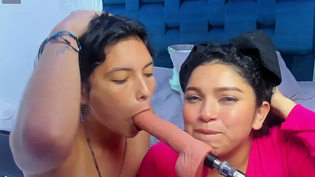 GirlOnGirlHeaven's cam snapshot