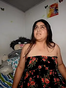 _mari_lunna_'s cam snapshot