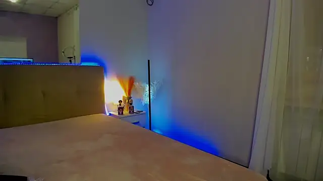 Laura_Leee's cam snapshot