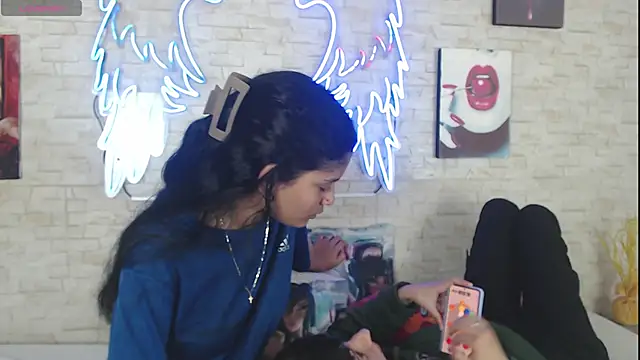 Gaby_and_Mei's cam snapshot