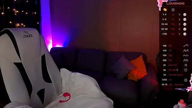 LinaBlossom_'s cam snapshot