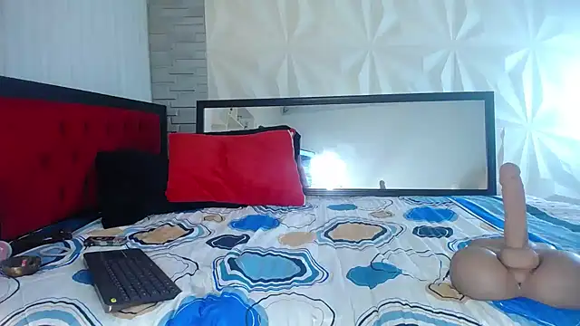 Miss_ellien's cam snapshot