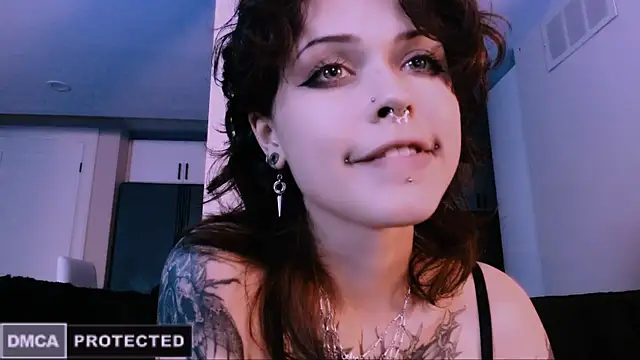 NaughtyLittleFox live sex cam