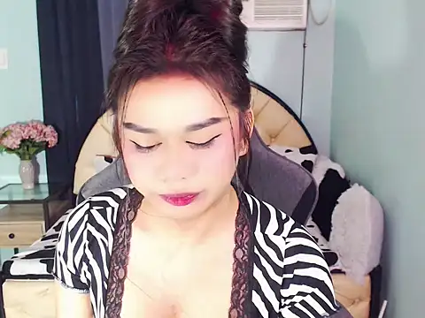 SexxyTsLoverr live sex cam