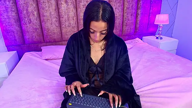 CatalinaSantana21's cam snapshot