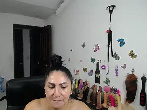 mature_bigboobs10's cam snapshot