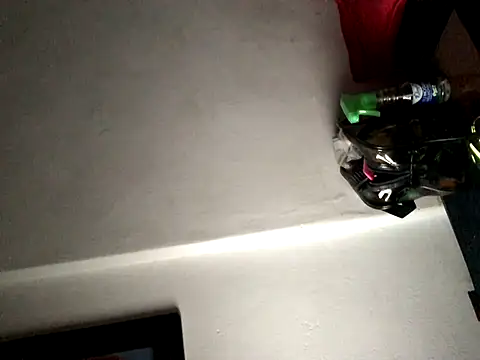 luisahot_9727's cam snapshot